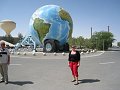  Linda in front of a strange World Trailer